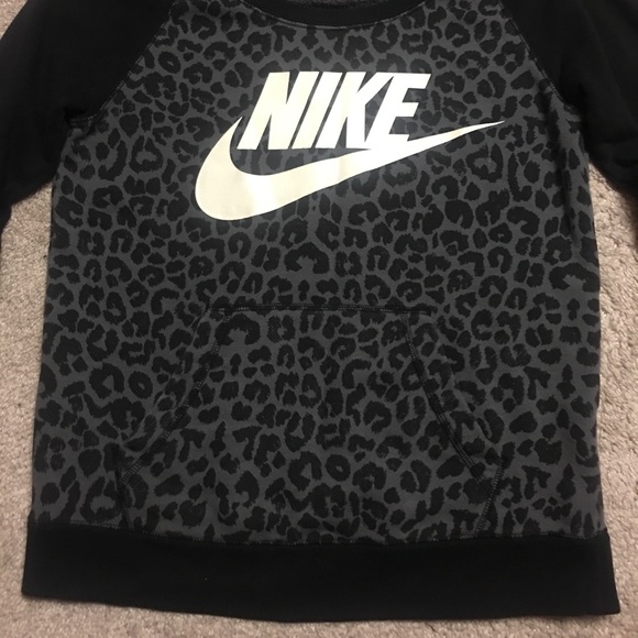 Nike leopard pullover - Picture 2 of 6
